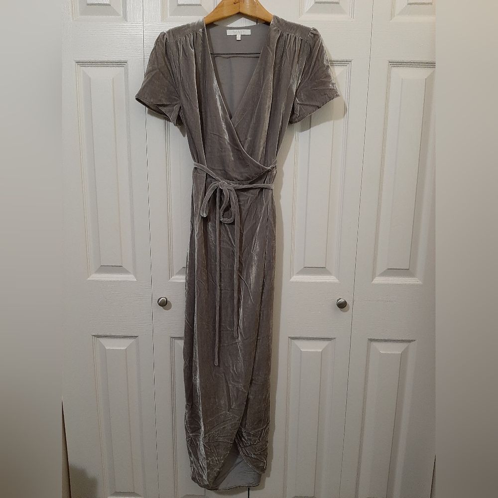 WAYF Rosyln Velvet Midi Dress Women's S Gray Short Sleeve Tie Waist Twist Front